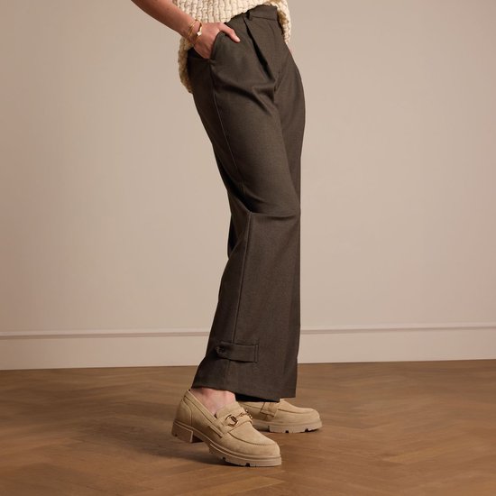 Manfield - Femme - Mocassins en daim beige avec détails dorés - Taille 42