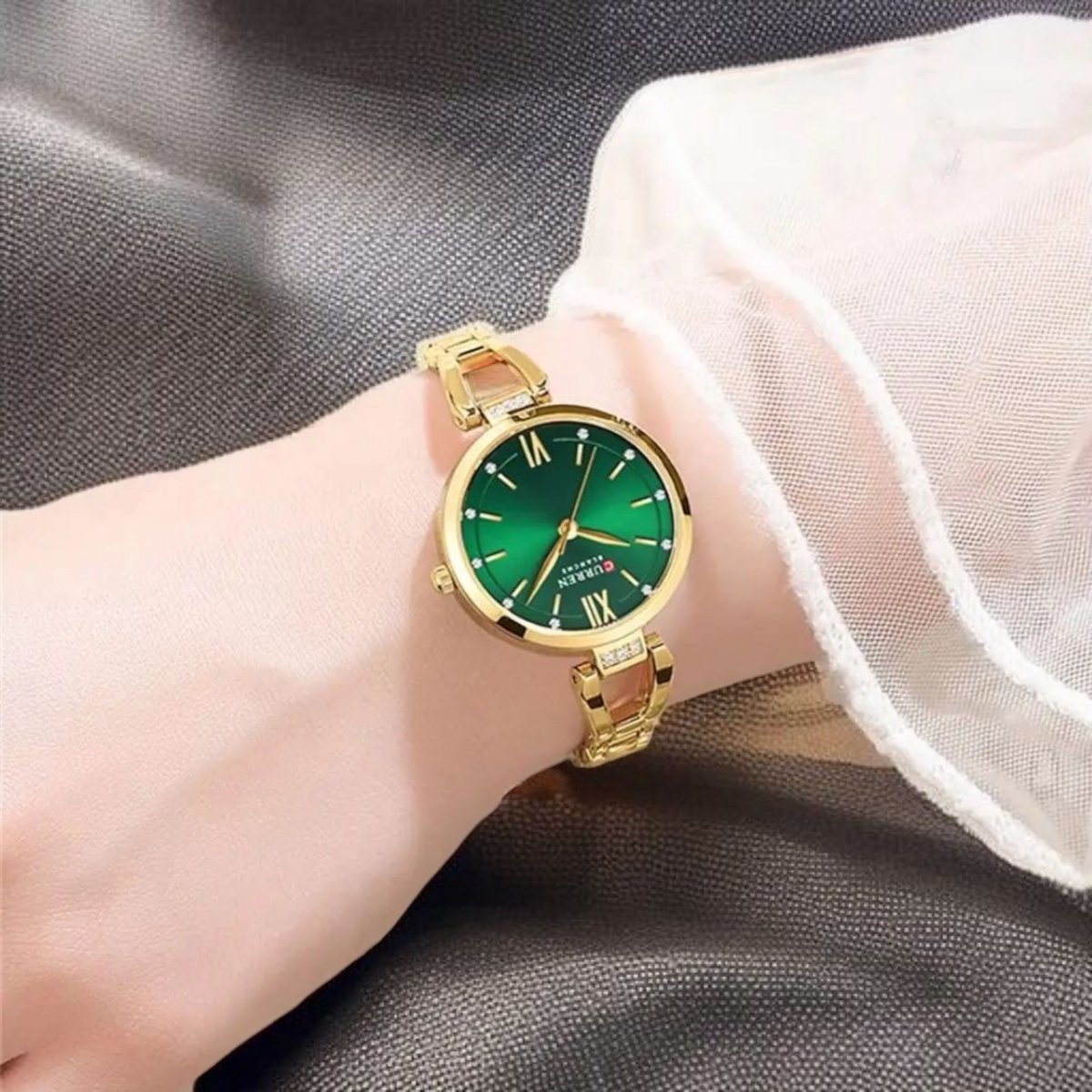 Luxe CURREN Dameshorloge Goudkleur met groene wijzerplaat - Elegante Roestvrijstalen Horloge met Kristallen - Waterdicht 5 Kleuren