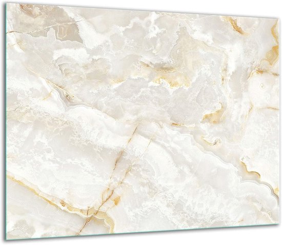 Een glazen snijplank met een marmerpatroon in wit, beige en goud.