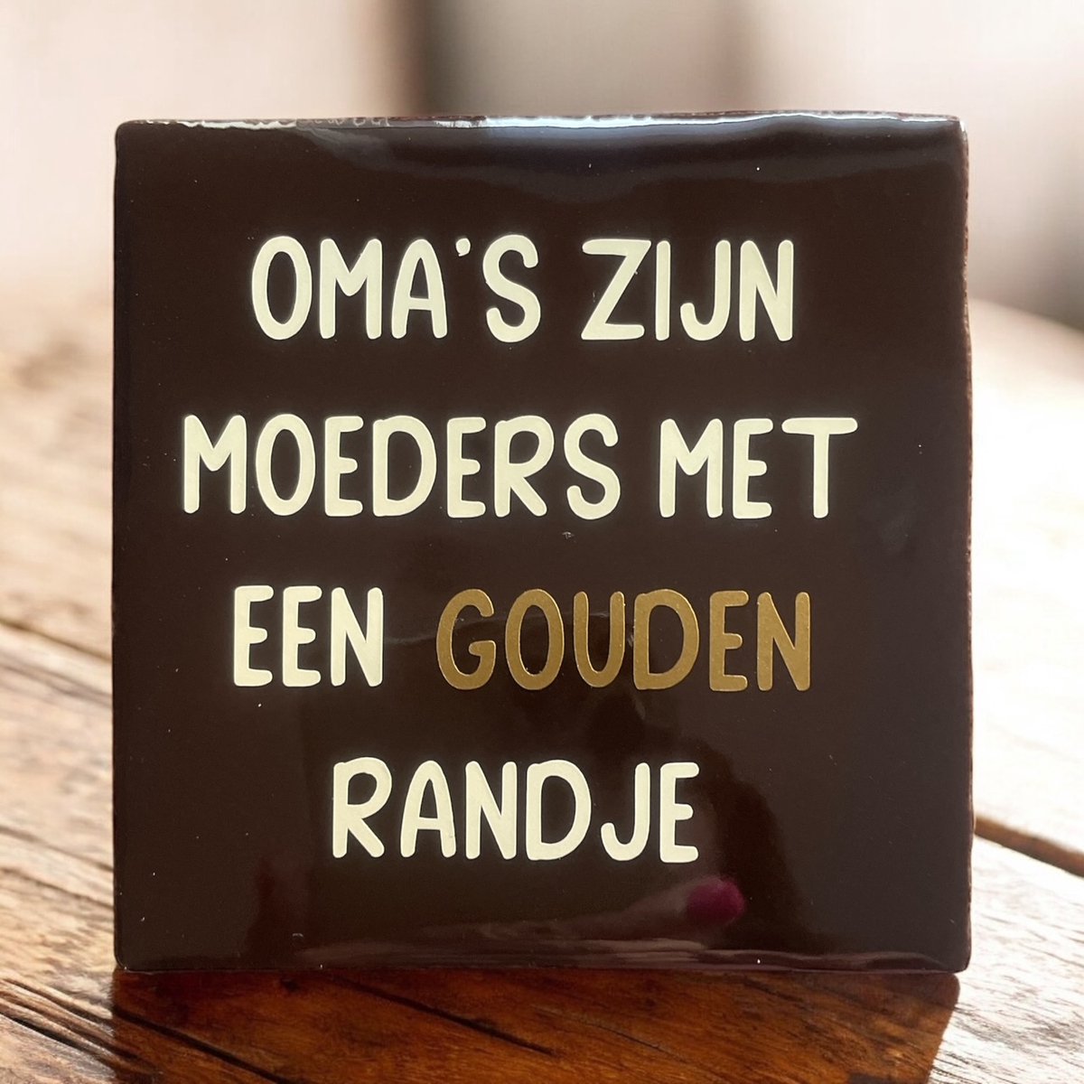 Hip Tegeltje met tekst-Oma's zijn Moeders met een Gouden randje-Donker Bruin-Spreuk-Cadeau-Geschenk-Gift-Kado-Moederdag-Verjaardag-Sint-Kerst