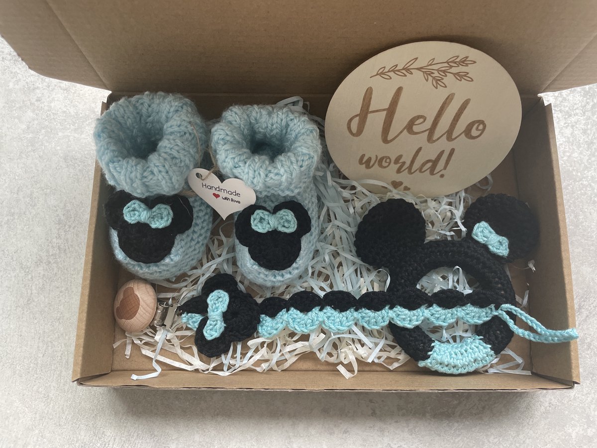 Maminobaby.nl Baby geschenkset jongens | Mickey mouse | Handmade speenkoord | Handmade bijtring | Gehaakte Babyslofjes | Kraamcadeu