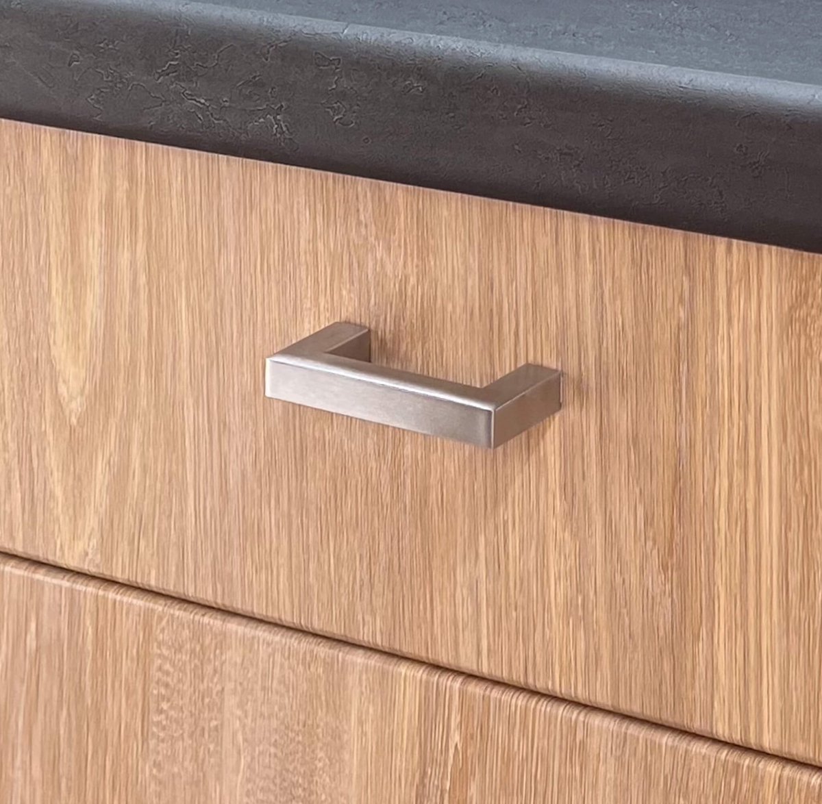 Handgreep - VNSTRA Amsterdam - Handgreep RVS - 64mm - Compacte RVS Meubelgreep - Design Keukengreep - Kleine RVS Handgreep 64mm voor Kasten en Deuren