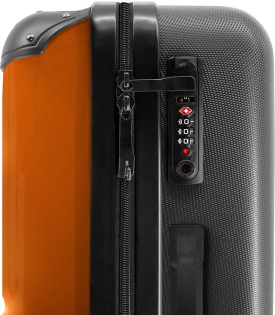NoBoringSuitcases.com® - Grande valise enfant Un footballeur Ã la lumiÃ¨re orange dans un moment de flottement - Bagage - Valise de voyage pour garÃ§on - Valise chariot - Valises 67cm