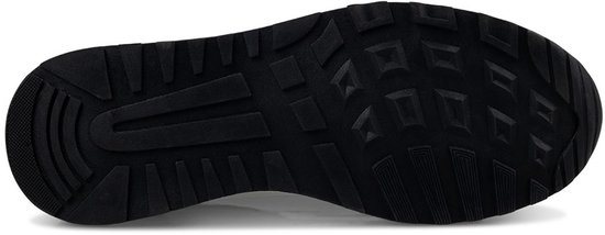 Zwarte sneakerzool met profiel.