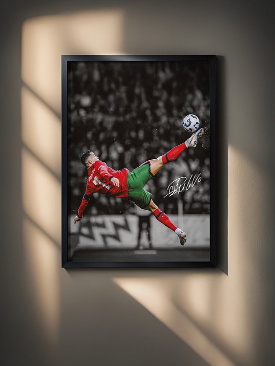 Cristiano Ronaldo Poster met Lijst – Portugal – Handtekening Design – 23 x 33 cm – Voetbal Wanddecoratie – Cadeau voor CR7 Fans