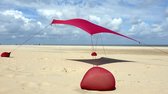 Otentik Nano plus Rood strand schaduwdoek/zonnetent- 270x 150X145cm, Geschikt voor 4, zonneluifel, Licht gewicht, UV bescherming