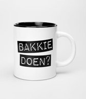 Zwart Wit Mok - Bakkie doen?  - Gevuld met luxe toffeemix - In cadeauverpakking met krullint