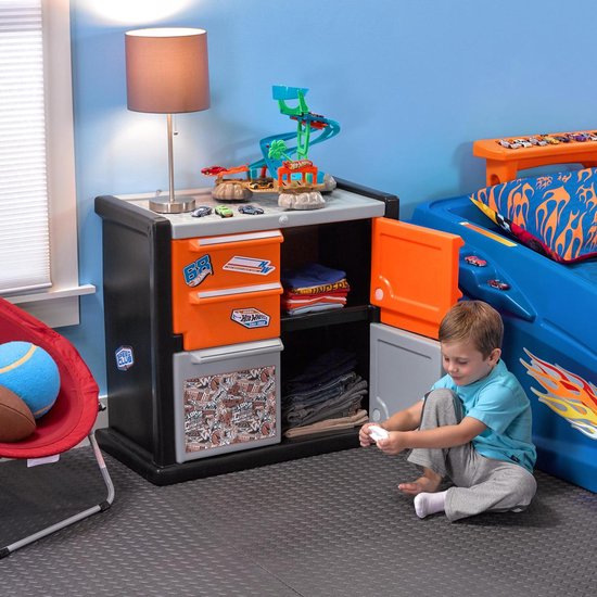 Step2 Hot Wheels ToddlerToTwin Race Car Bed + Hot Wheels