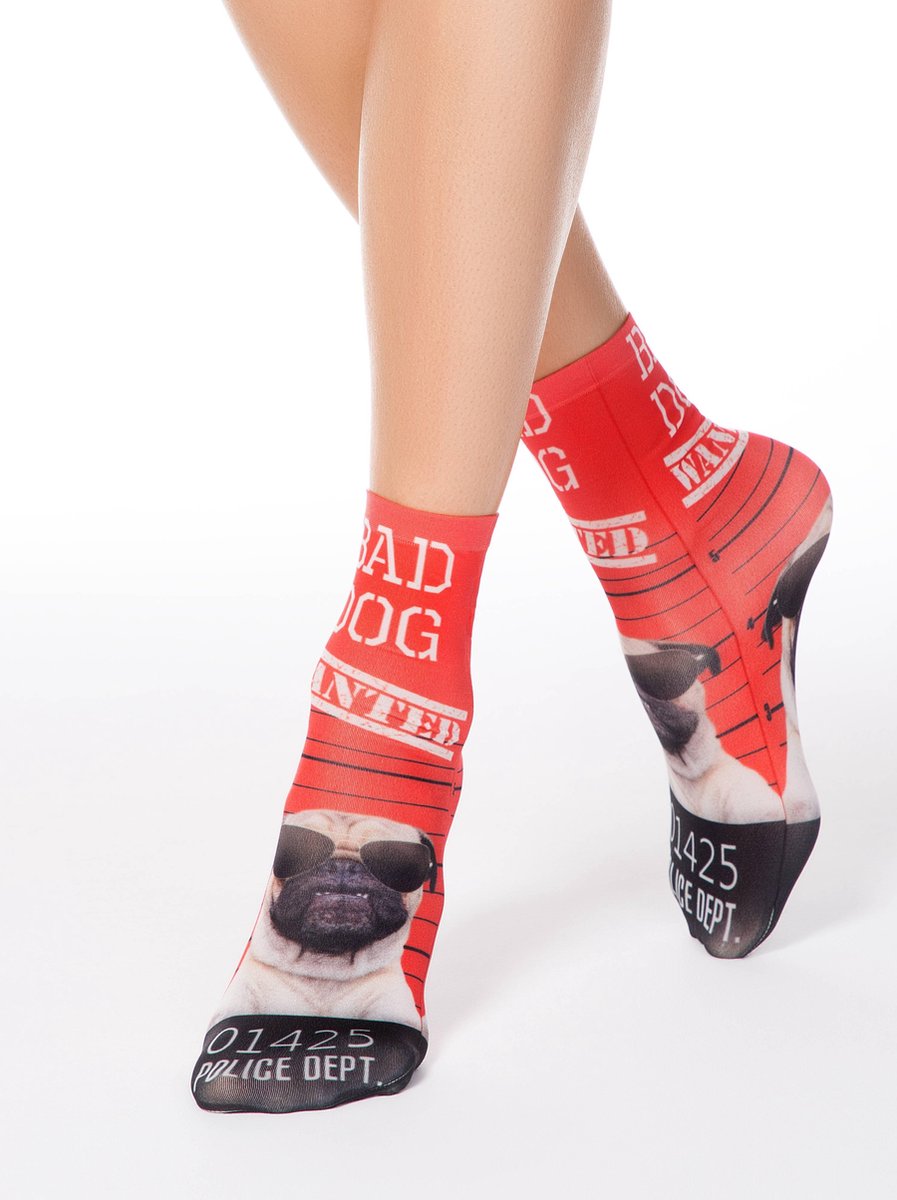 2-paar Sokken ondoorschijnend (70-den), rood met speels design, one size 23-25.