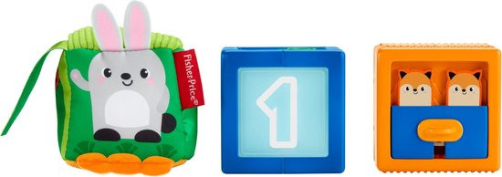 Drie Fisher-Price stapelblokken: een zacht groen blok met konijn, een blauw blok met cijfer 1 en twee vosjes in een oranje blok.