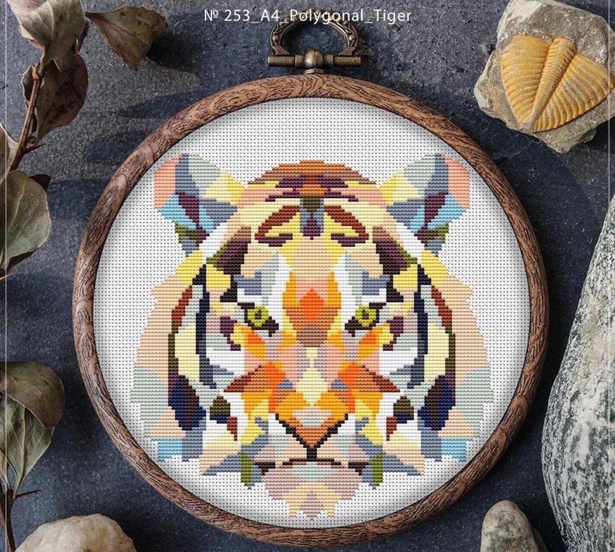 Mandala borduurpakket POLYGONAL TIJGER - APS - telpatroon om zelf te borduren - geschikt voor beginners