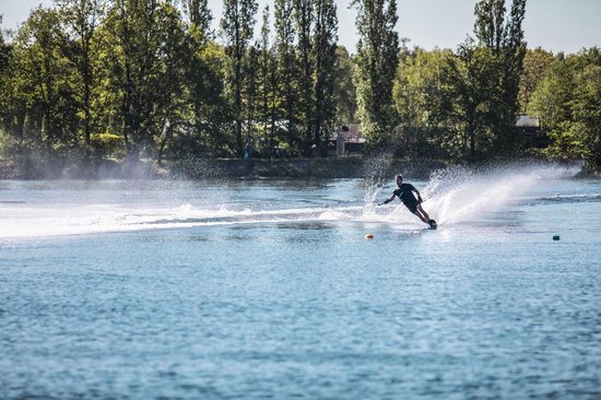 Slalom de ski nautique