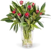 Bloomgift | Tulpen boeket | Rode Tulpen met groene Skimmia | Echt kerstcadeau