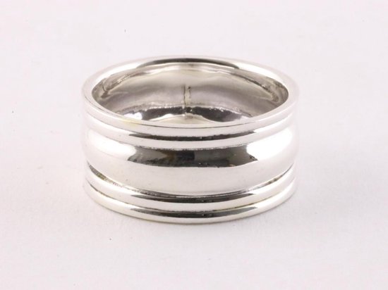 Hoogglans zilveren ring met ribbels - maat 18.5