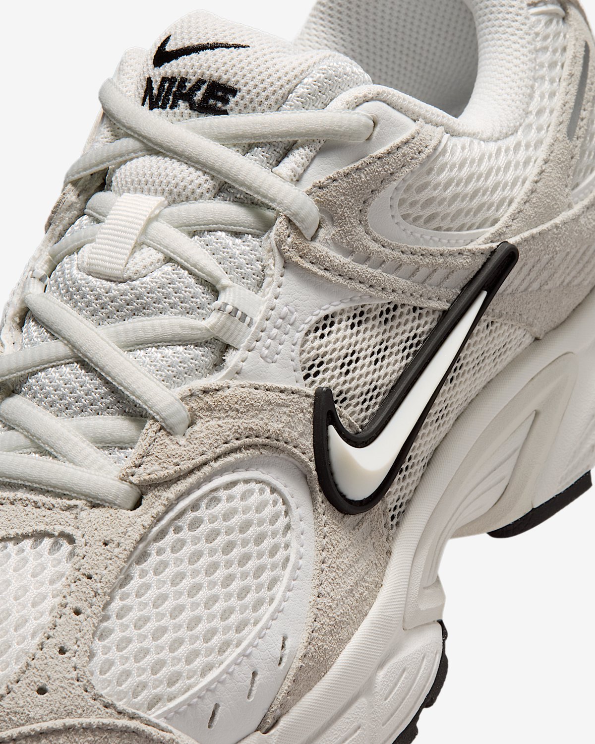 Nike V5 RNR Suede 2 Sneakers – Summit /Photon Dust V5 RNR Lifestyle Dames Sneakers voor Vrouwen Wit