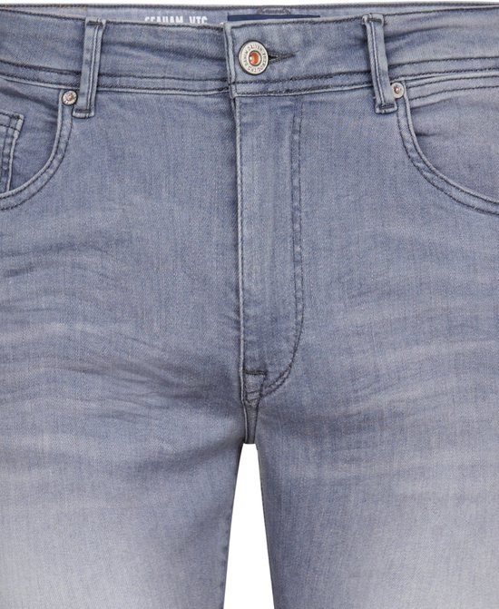 Lichtgrijze slim fit jeans met vintage wassing, vijf zakken en metalen knoopsluiting met Petrol Industries branding.