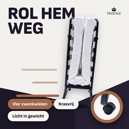 Opgeklapt Troonz logeerbed met wit matras en zwart metalen frame op vier zwenkwielen.