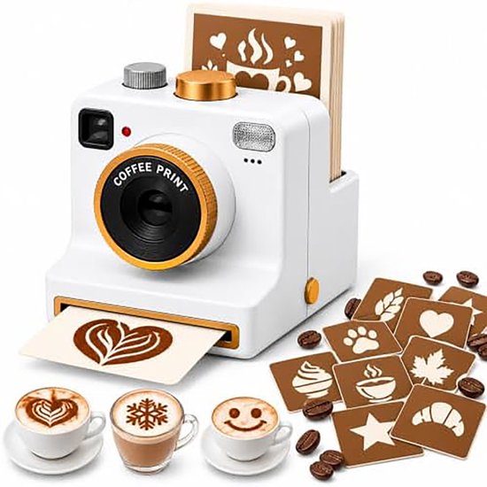 Witte koffieprinter met gouden accenten, sjabloonkaarten en versierde koffiekoppen.
