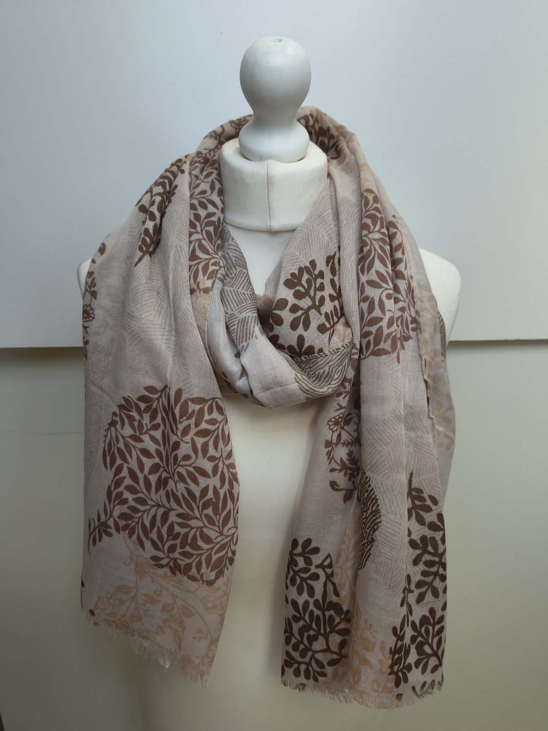Lange dames sjaal Teresa-bladerenmotief-beige bruin cacao donkerbruin lichtbruin