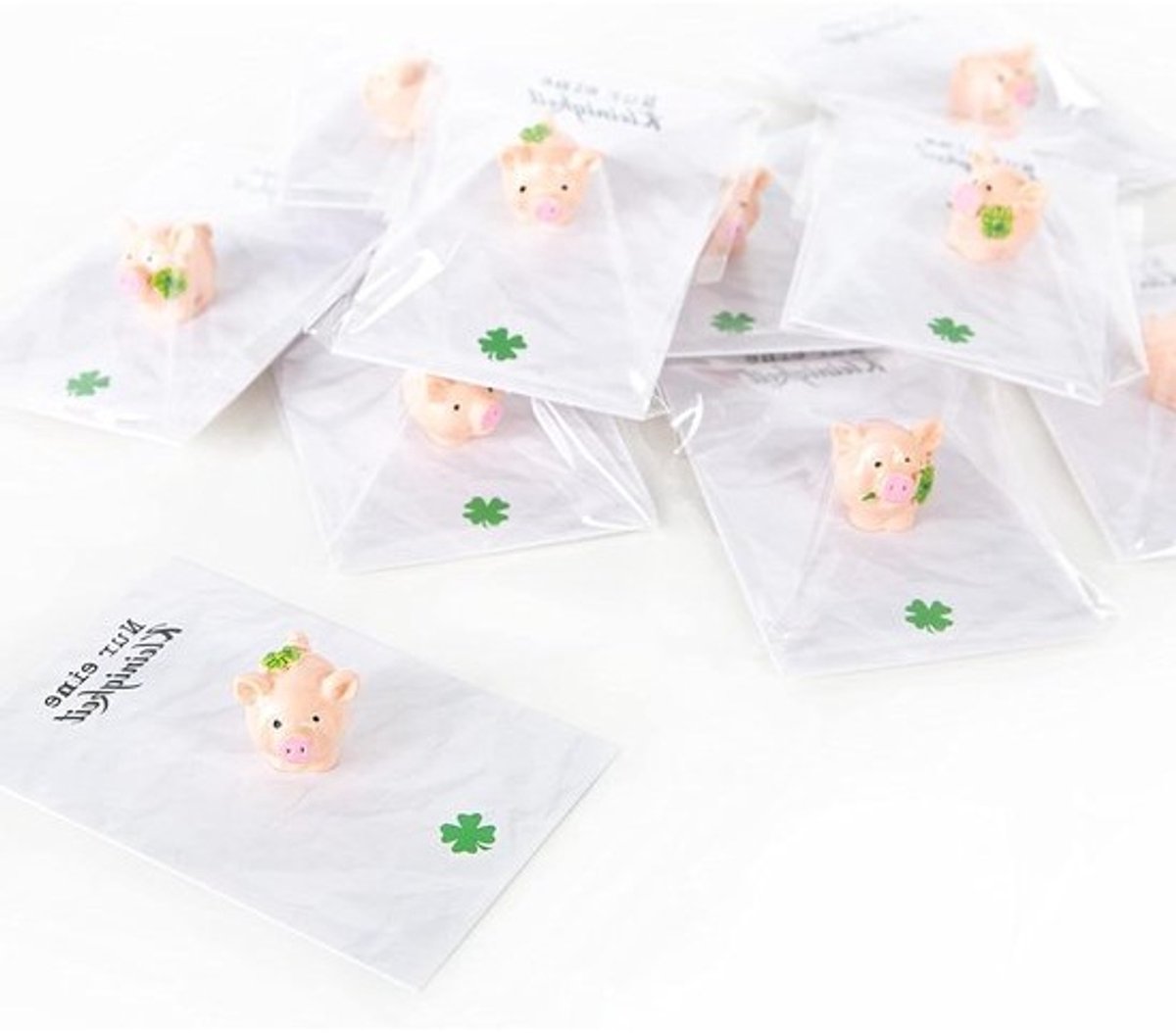 Geluksvarkentjes Cadeaus - Kleine Varkens - Feestelijke Gunsten - Inclusief Wenskaart - 10 Stuks - Roze Rood