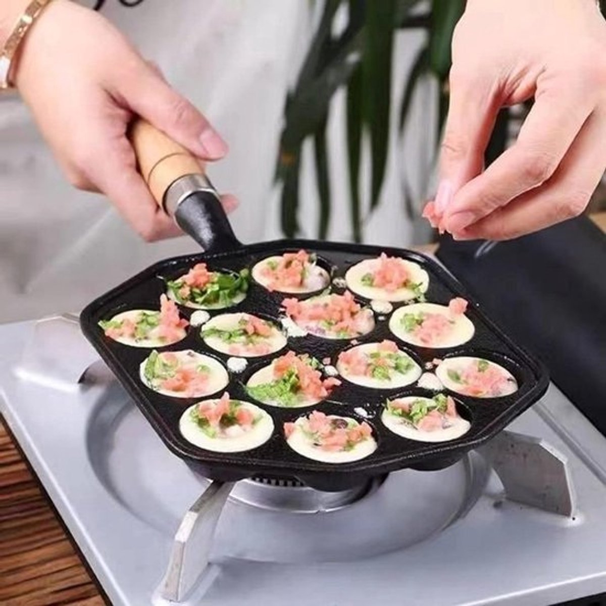 Takoyaki Grillpan - Snack Maker - Lekkere Snacks Maken - Fysiek Non-stick Gietijzer - 14 Gaten - Zwart