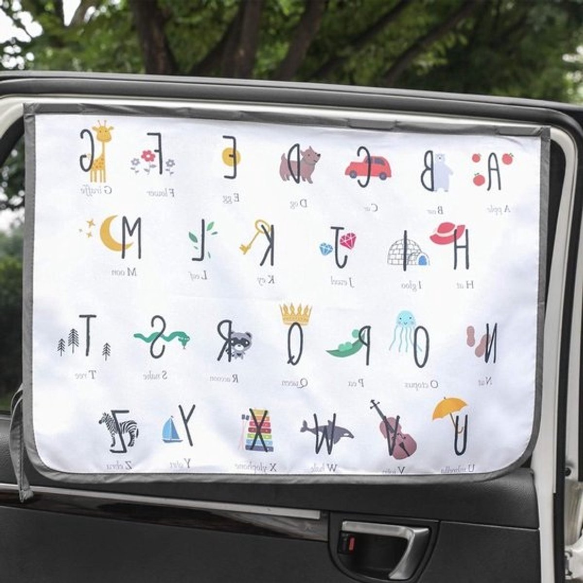 Magneetsluiting Zonwering - Autogordijn Baby - Bescherming Tegen Zon - Blokkeert 95% UV - 48 x 68 cm - Alfabet