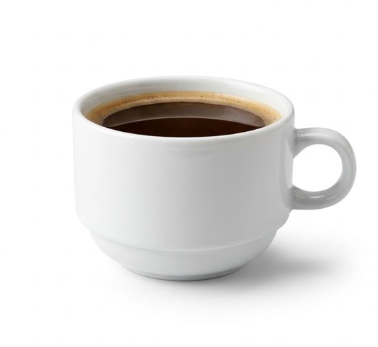 Een enkele witte stapelbare mok gevuld met donkere koffie en schuim, met een handvat.