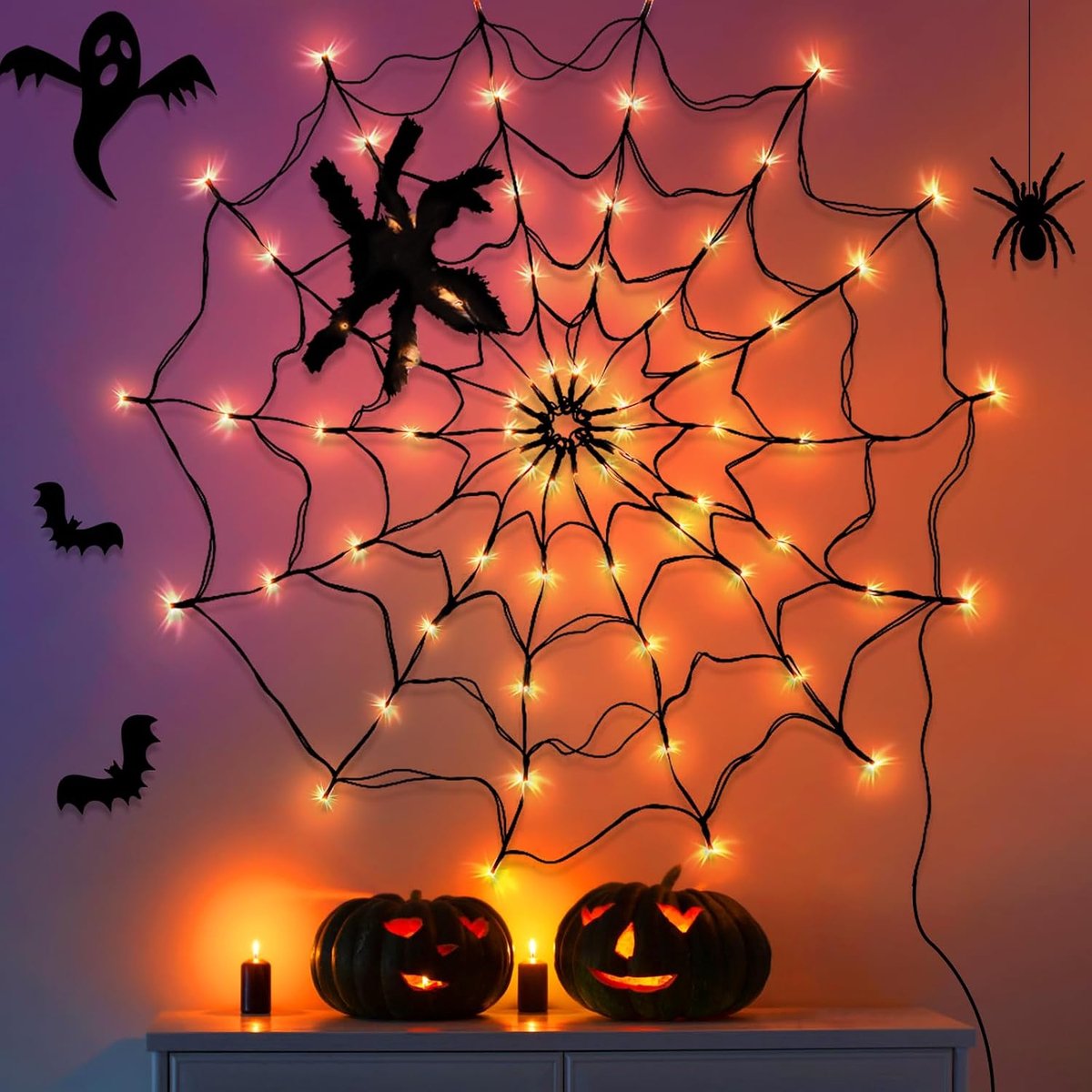 KZQ Halloween Spinnenweblamp - Oranje Verlicht Spinnenweb - Inclusief een pluche spin - 70 LED-lampjes - 8 standen met afstandsbediening - Diameter 120 meter - Geschikt voor feestjes, spookhuizen, ramen en muren.