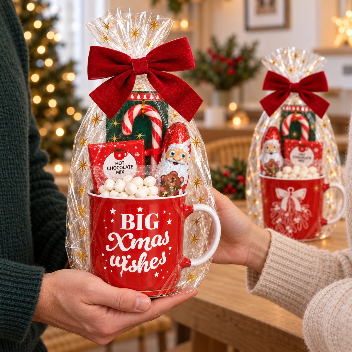 EasyMart Kerstmokken Cadeauset – Kerstpakket – 2 x 700 ml – Kerstcadeau met Chocolademelk, Marshmallows, Chocolade en Candy Canes – foto 3