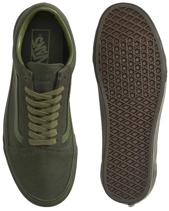 Bovenkant en zool van een groene Vans Old Skool sneaker.