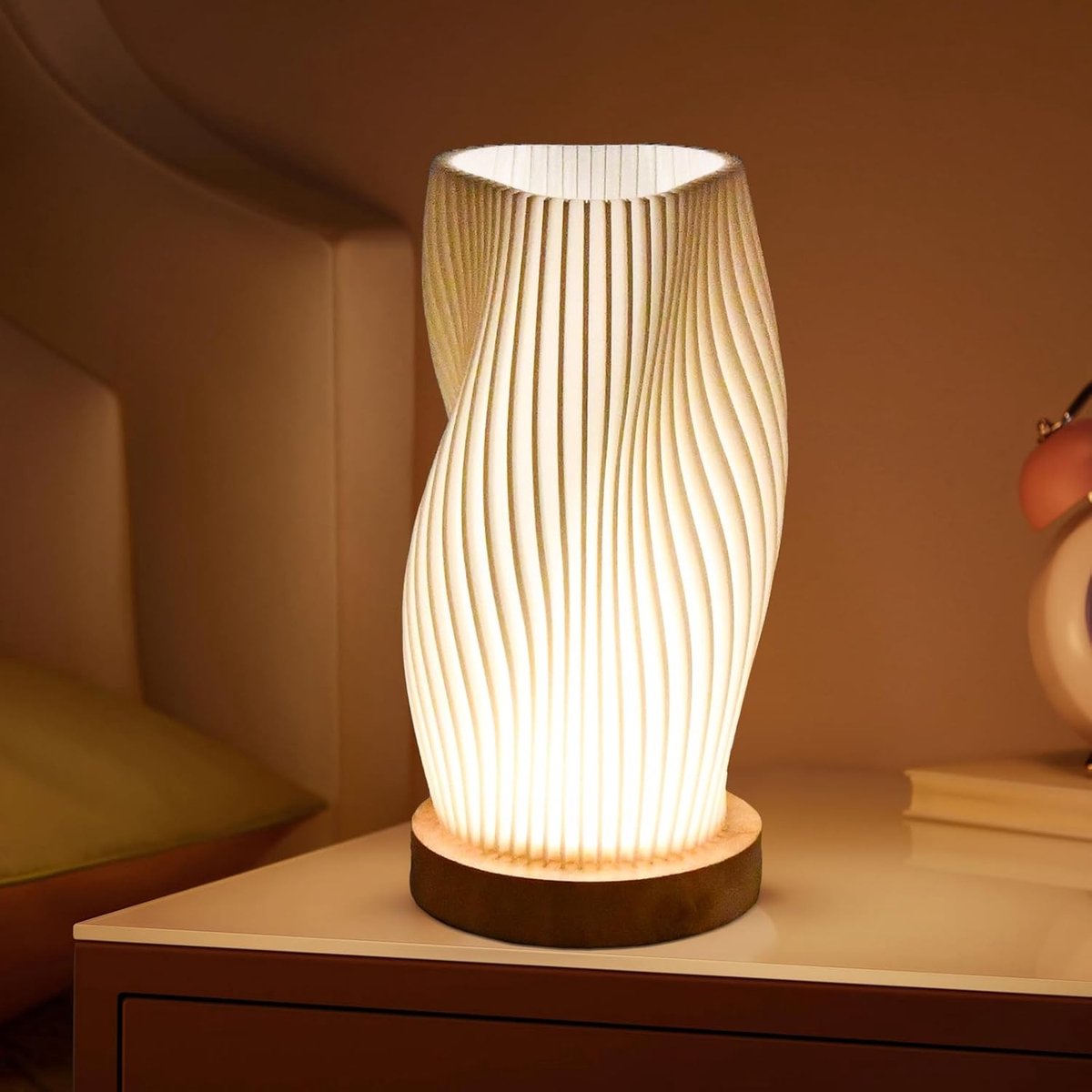 Stijlvolle witte houten tafellamp met 3 LED-lichtbronnen, 9 helderheidsniveaus en afneembare wasbare lampenkap, ideaal voor elke kamer