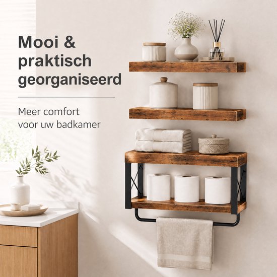 Houten wandplanken met metalen frame, met decoraties en toiletrollen.