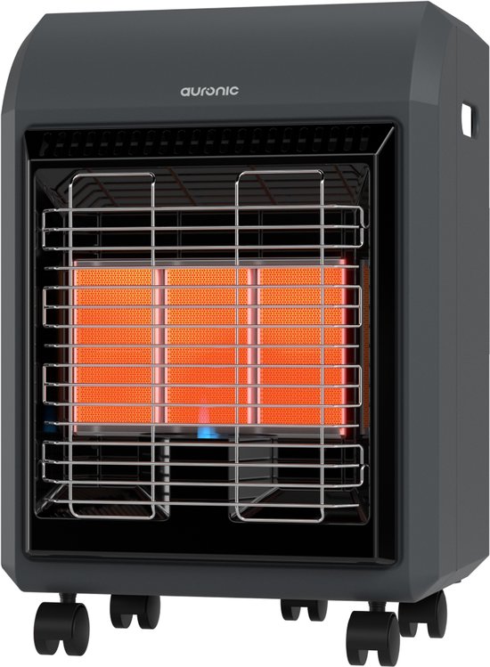 Donkere mobiele gaskachel met een chromen rooster en oranje branders. Heeft wieltjes aan de onderkant.