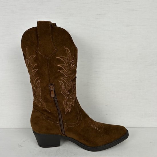 Bruine suèdine cowboylaars met ritssluiting aan de zijkant en geborduurde details.