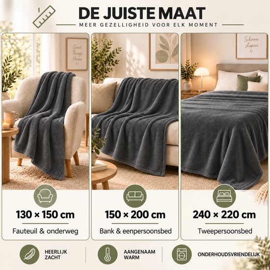 Drie formaten van de antracietgrijze fleece deken getoond op een fauteuil, bank en tweepersoonsbed (130x150, 150x200, 240x220 cm).