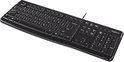 Schuin vooraanzicht van een zwart Logitech K120 bedraad toetsenbord.