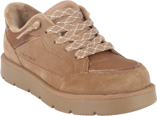 Bruine Skechers sneaker met veters en dikke zool.