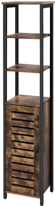 Hoge smalle opbergkast met open vakken en een houten kastdeur met lamellen. Zwart metalen frame en bruine houten planken.