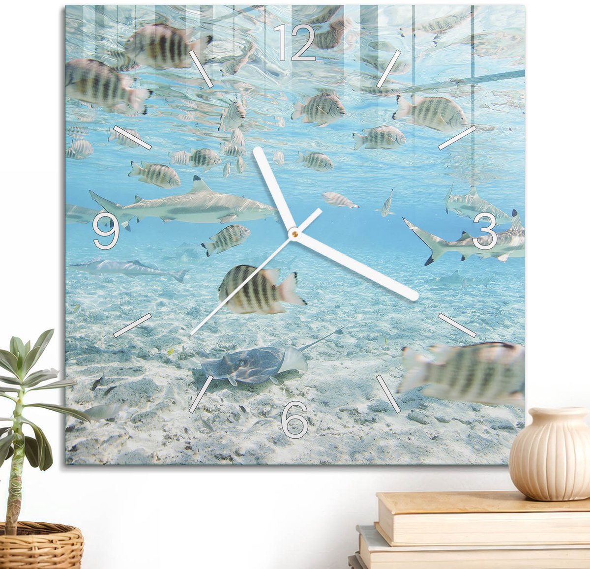 ArtPrintCave Blauw Glazen Klok - 30x30 cm - Wandklok Vierkant - Onderwaterwereld Stille Wandklok - Natuur Wandklok Keuken - Witte Klokwijzers