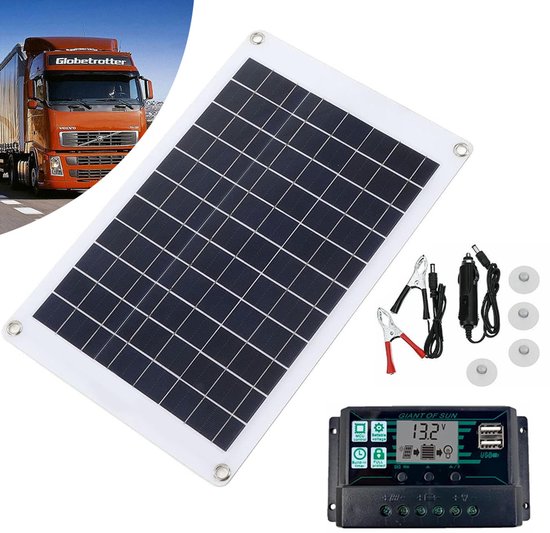 Een zonnepaneel met witte rand en zwarte cellen, laadregelaar, clips, USB-poorten en een vrachtwagen op de achtergrond.