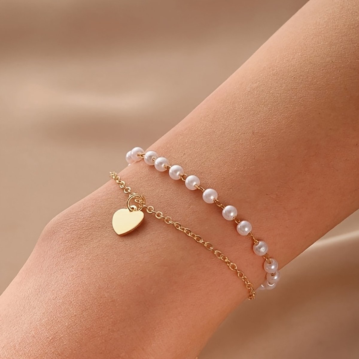 Sjika - Armband Dames Goud – Dubbele Armband met Parels & Hartje – Goudkleurige Damesarmband – Cadeau voor Haar