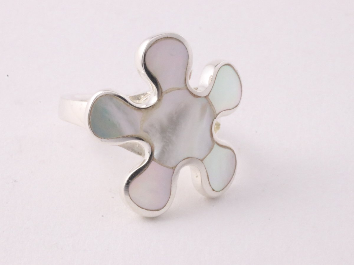 Zilveren ring met parelmoer - maat 16.5