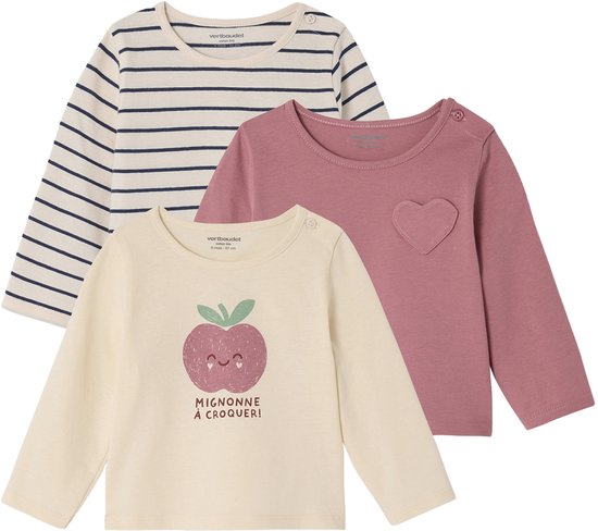 Drie baby T-shirts met lange mouwen: één gestreept, één met hartje, één met appelprint.