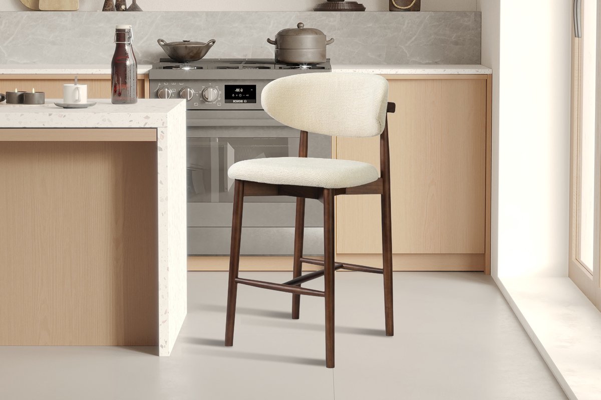 Barstoel Clara Walnoot – Keukeneiland 65 cm – Massief Essenhout – Beige Stof