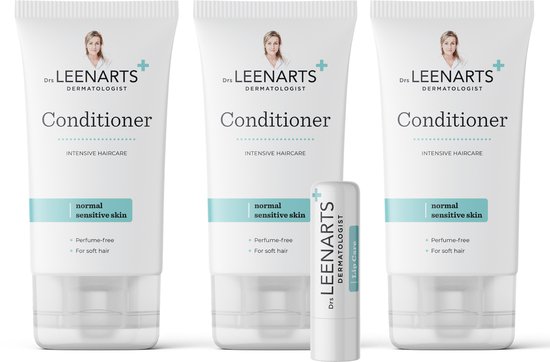 Drie tubes Drs Leenarts Conditioner en een stick Drs Leenarts Lip Care. De tubes zijn wit met lichtblauwe en grijze tekst.