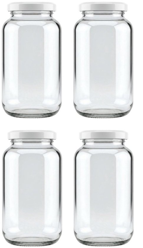 Quatre pots en verre transparent vides avec couvercles à vis blancs sur fond blanc.