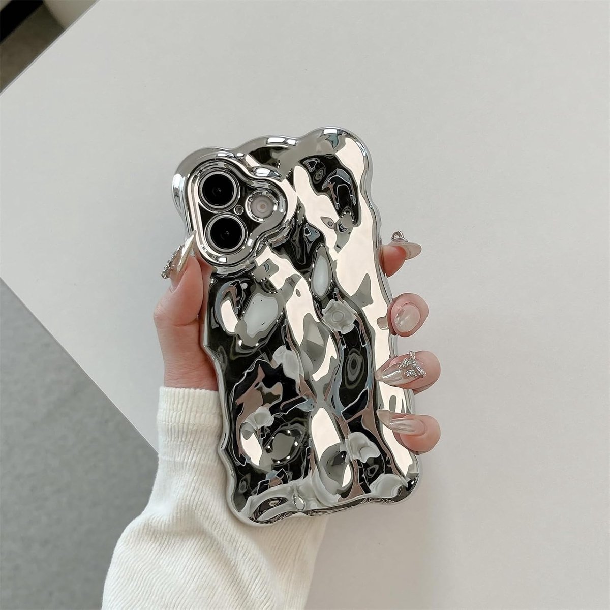 Compatibel met iPhone 16, schattige eenkleurig, krullend, glanzende 3D-golfvorm, zachte thermoplastische polyurethanen siliconen stootvaste cover case voor iPhone 16, gegalvaniseerd zilver