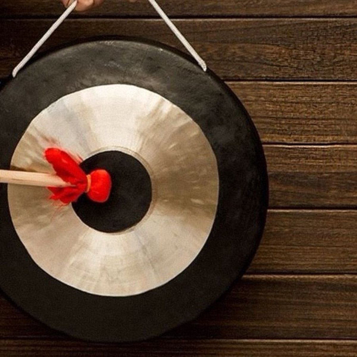 Chinese messing gong met houten slagstok, grote gong diameter 50 cm