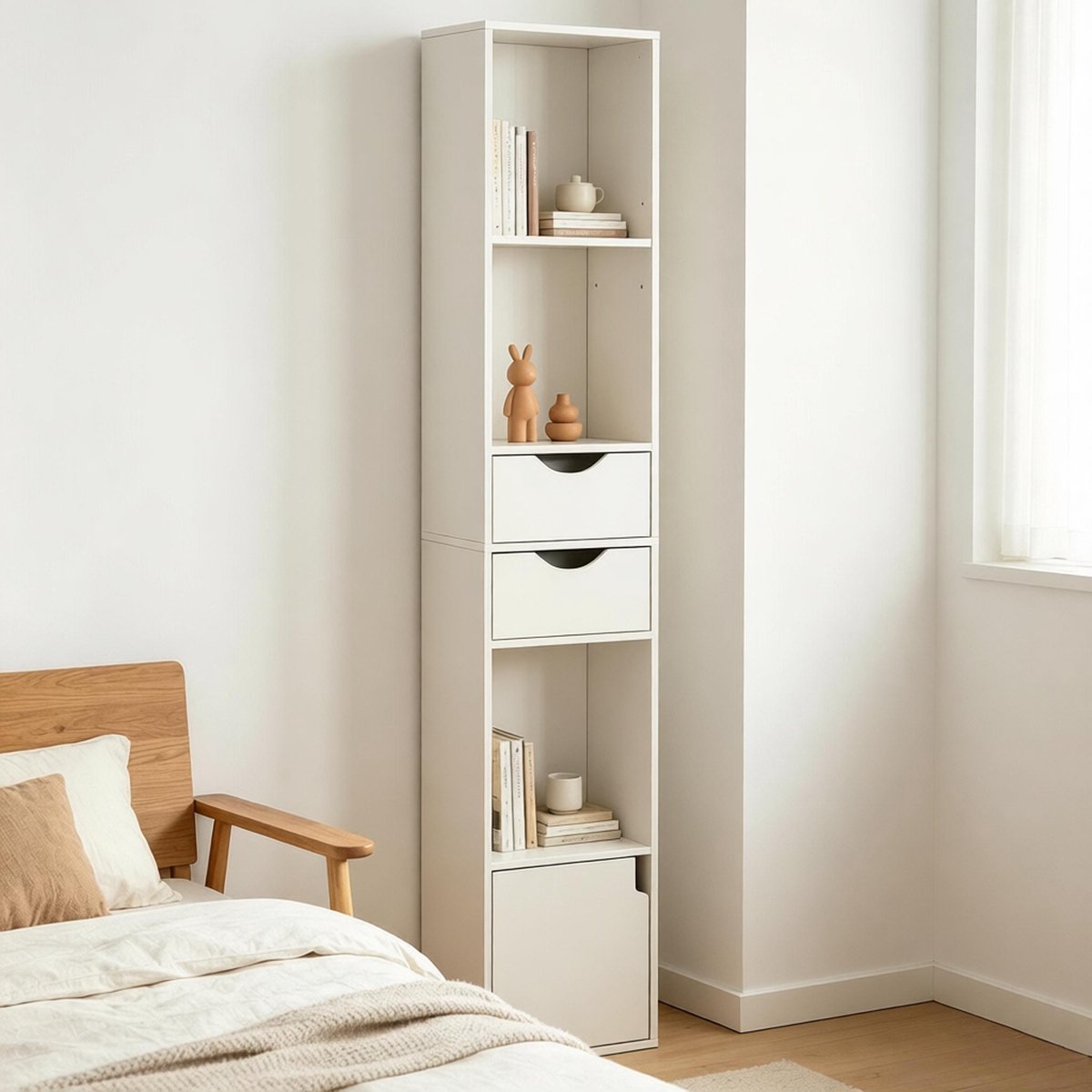Witte Hoge Boekenkast - Smalle Boekenkast Voor De Woonkamer - 3 Open Vakken, 2 Lades En Deur - Opbergrek Voor Kantoor - 30 x 157,5 x 24 cm