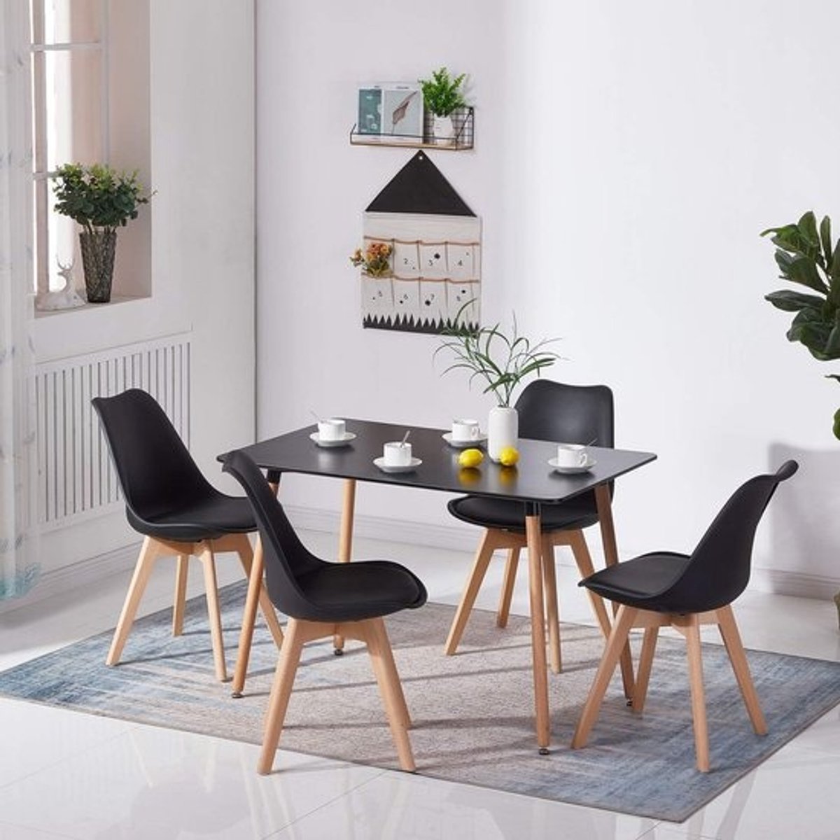 Eettafelset 4 personen met zwarte stoelen - massiefhouten poten - 110 cm tafel